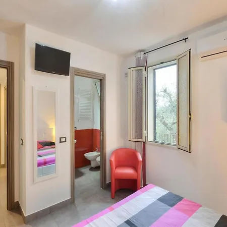 Spacious In Siracusa With Private Garden Floridia