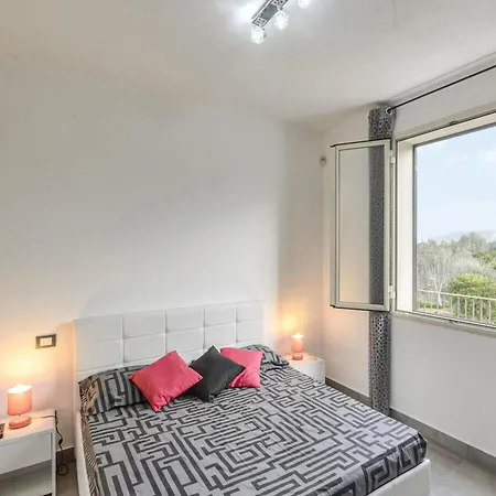 Spacious In Siracusa With Private Garden Floridia