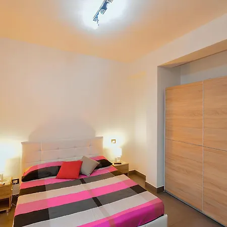 Spacious In Siracusa With Private Garden Villa Floridia