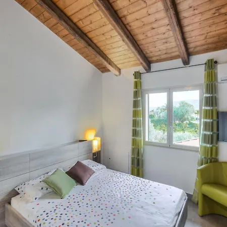 Spacious In Siracusa With Private Garden Floridia