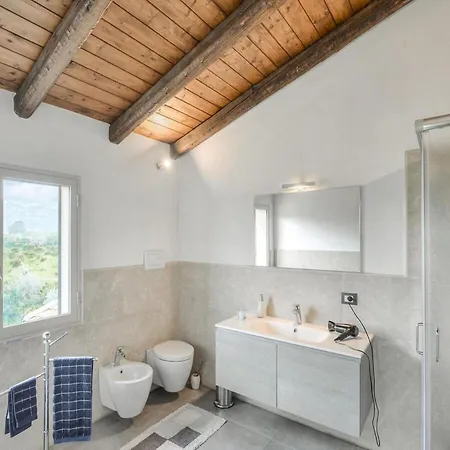 Spacious In Siracusa With Private Garden Villa