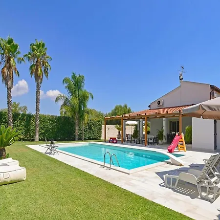 Spacious In Siracusa With Private Garden Villa *