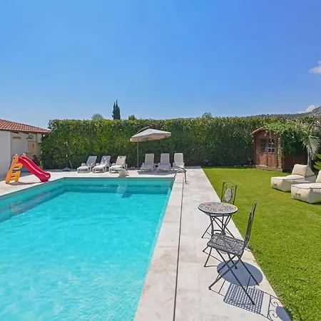 Spacious In Siracusa With Private Garden Floridia