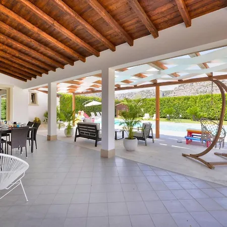 Villa Spacious In Siracusa With Private Garden Floridia
