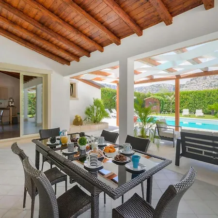 Spacious In Siracusa With Private Garden *
