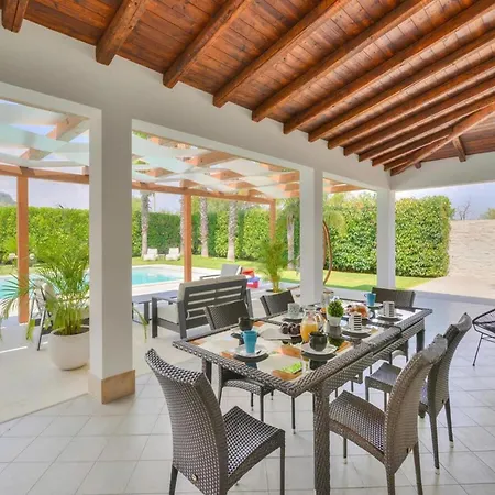 Spacious In Siracusa With Private Garden *