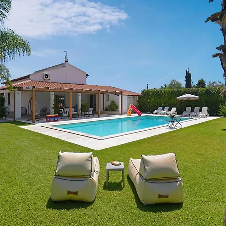 Spacious In Siracusa With Private Garden * Floridia