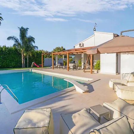 Spacious In Siracusa With Private Garden * Floridia