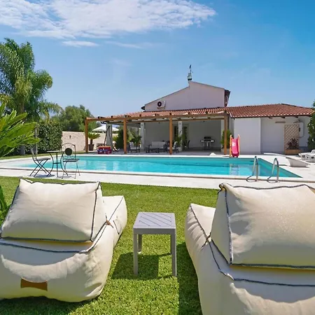 Spacious In Siracusa With Private Garden Floridia