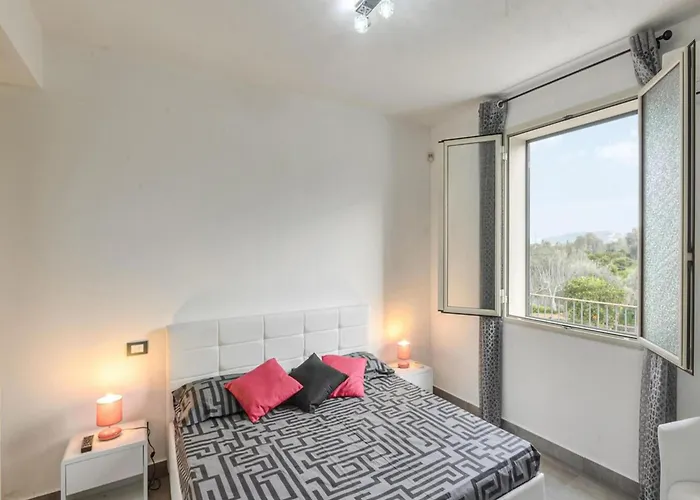 Spacious In Siracusa With Private Garden Floridia