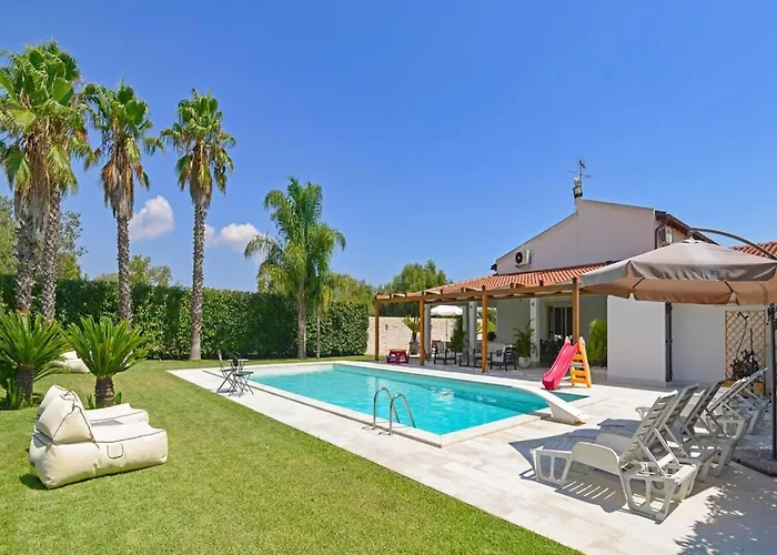 Spacious In Siracusa With Private Garden Villa *